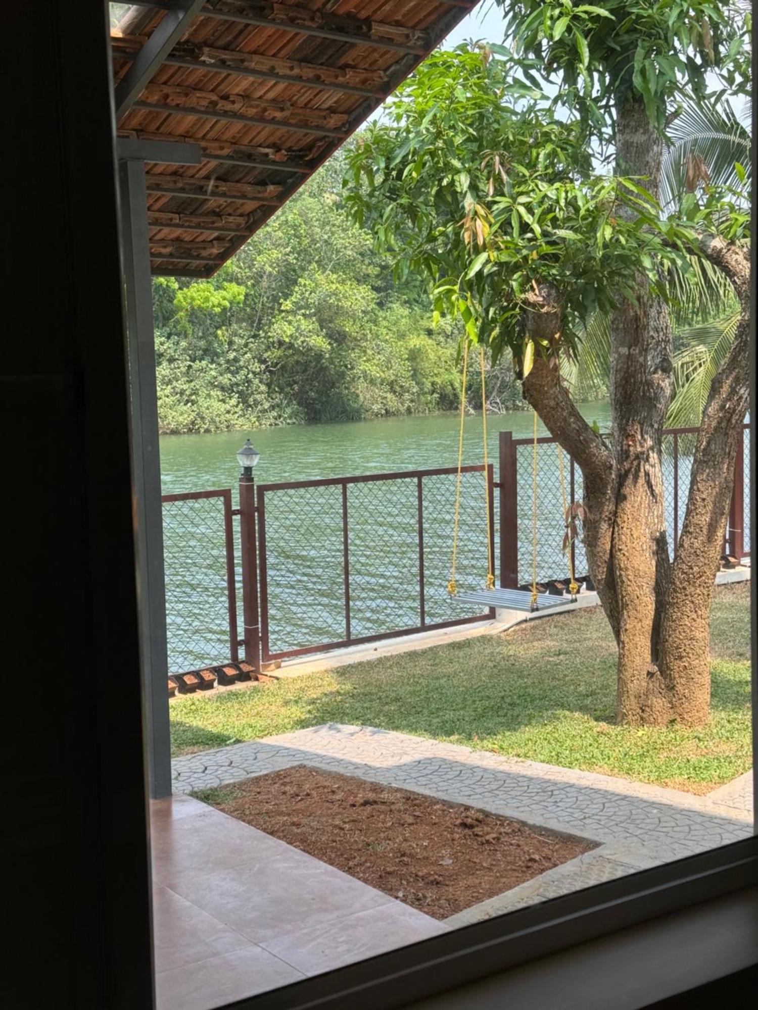 Blue Lake Villa Kollam Kültér fotó